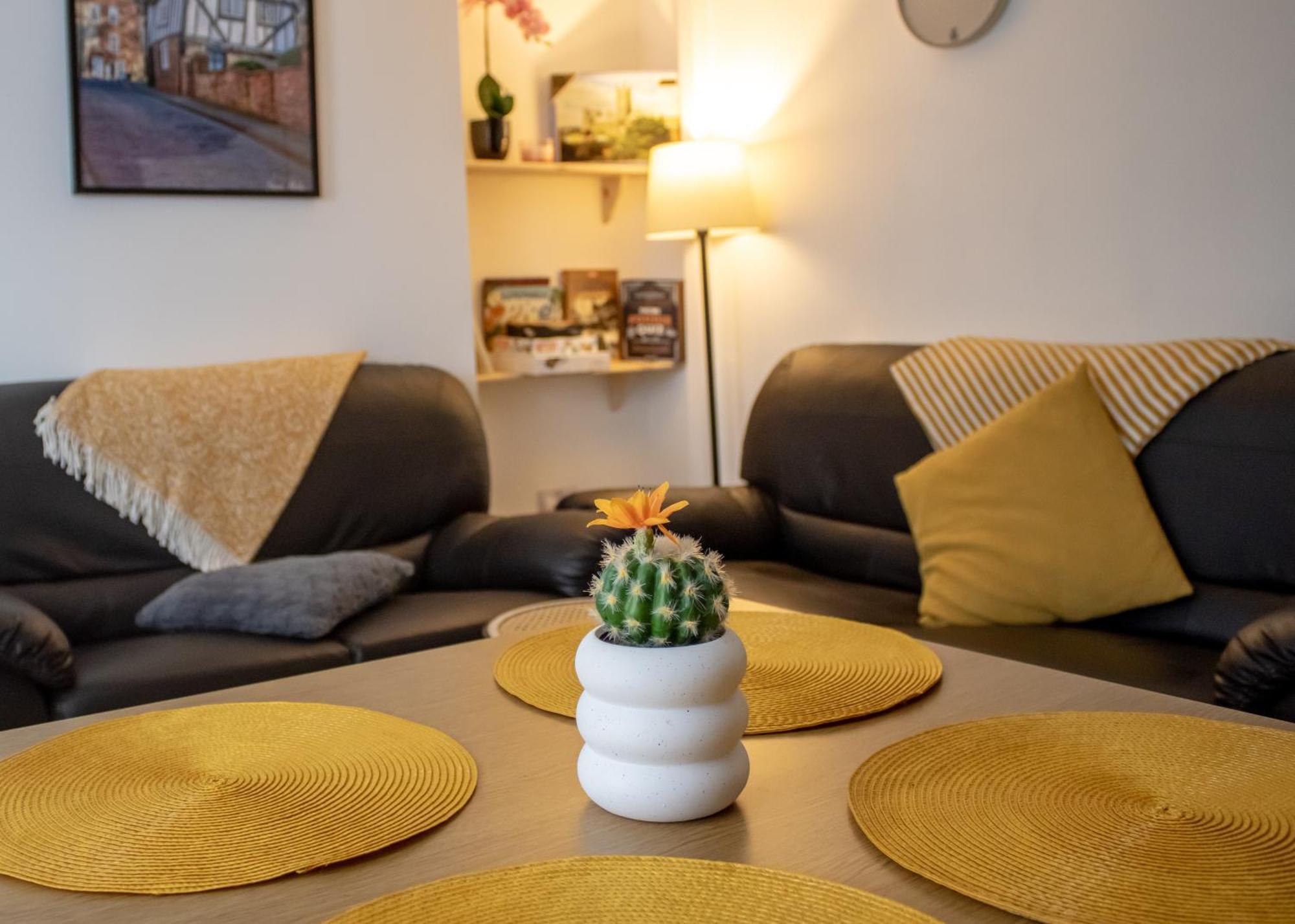 Book Your Near Bailgate The Heart Of Lincoln! Short Let & Longer Bookings Welcome, Weekly And Monthly Offers Holiday home