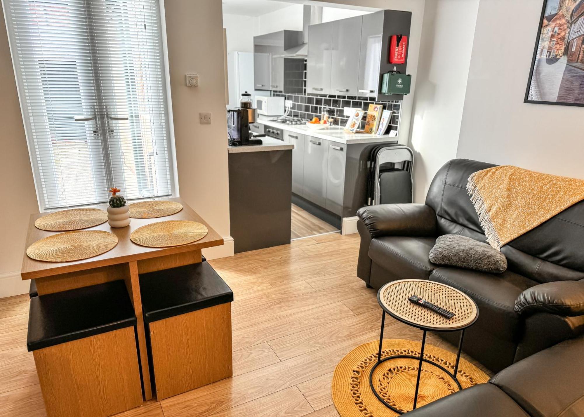 Holiday home Book Your Near Bailgate The Heart Of Lincoln! Short Let & Longer Bookings Welcome, Weekly And Monthly Offers Burton (Lincolnshire)